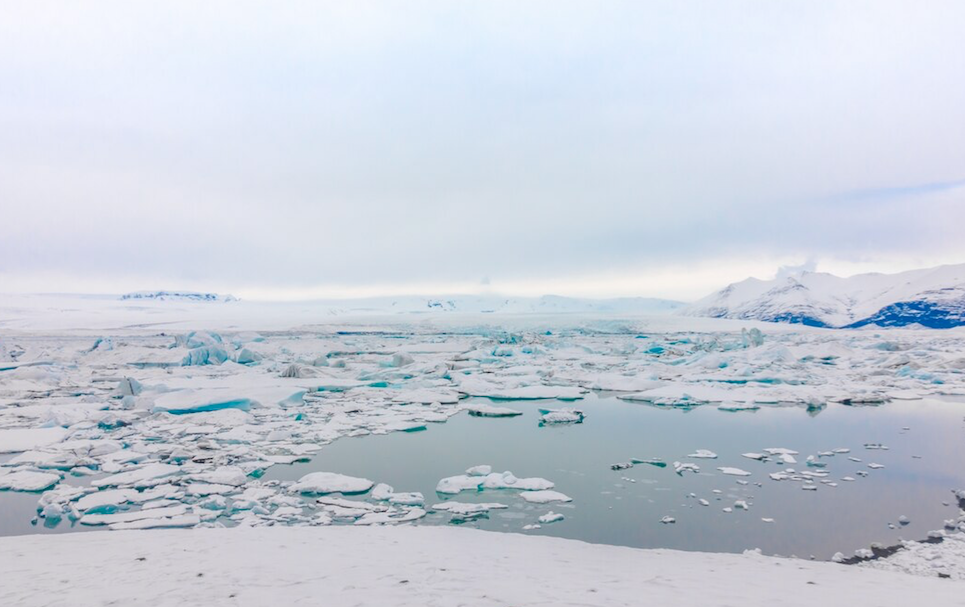 Glace dans une lagune